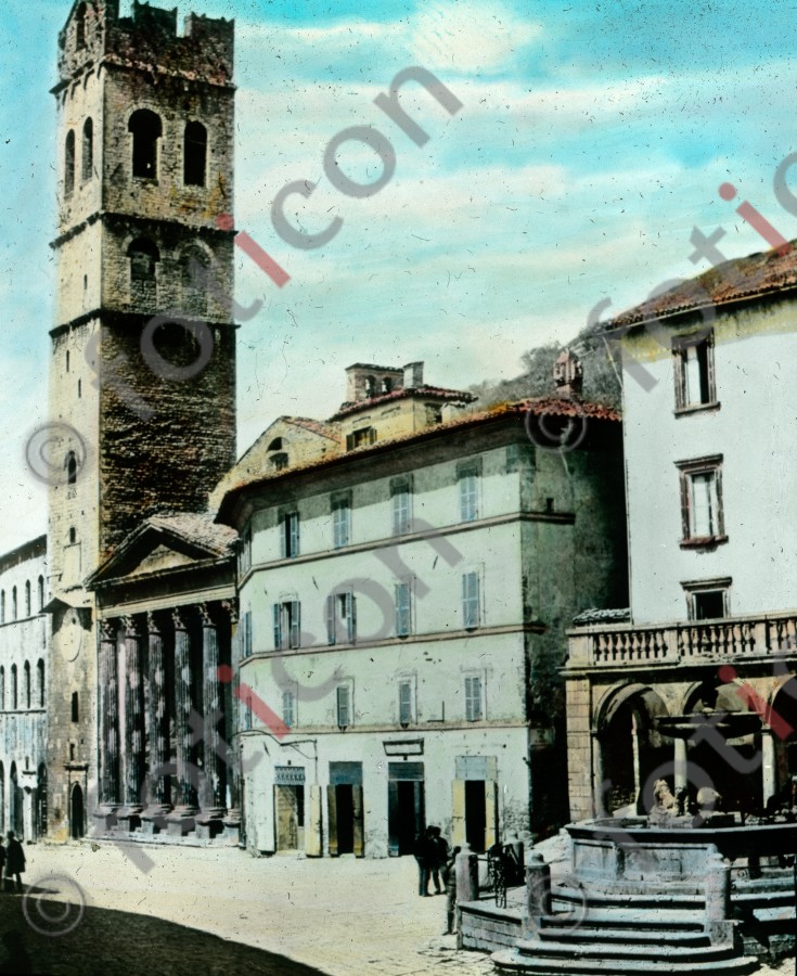 Städtischer Platz | Piazza del Comune - Foto simon-139-007.jpg | foticon.de - Bilddatenbank für Motive aus Geschichte und Kultur